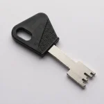 chiave a pompa porta blindata